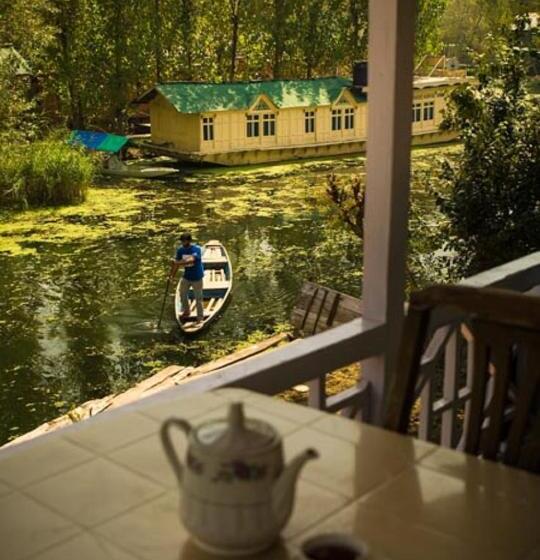 Hotel Chachoo Palace