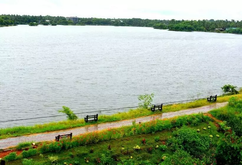 ペンション Lake City Resort Anuradhapura