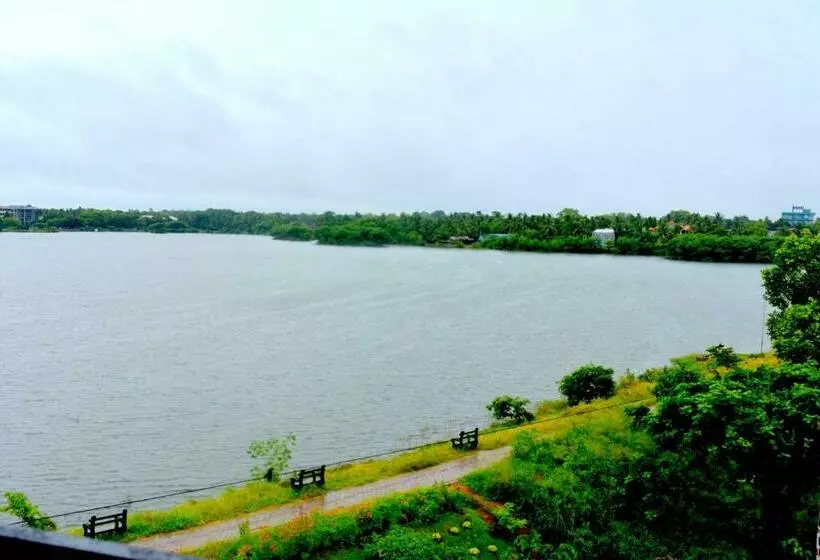 ペンション Lake City Resort Anuradhapura