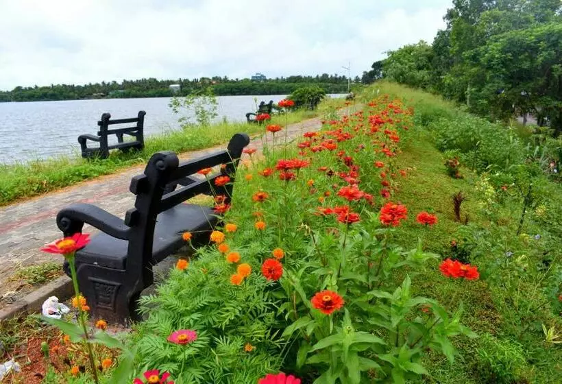 ペンション Lake City Resort Anuradhapura