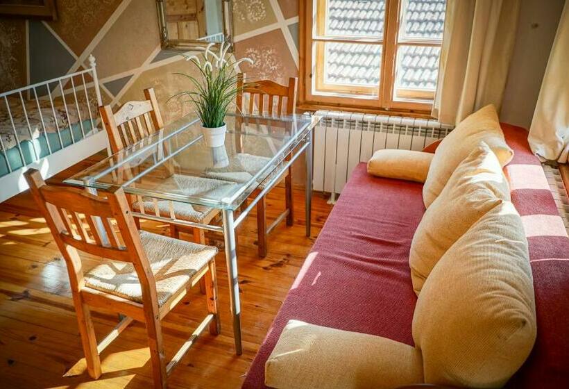 膳宿费 Rooster House