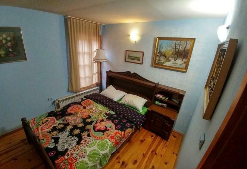 膳宿费 Rooster House