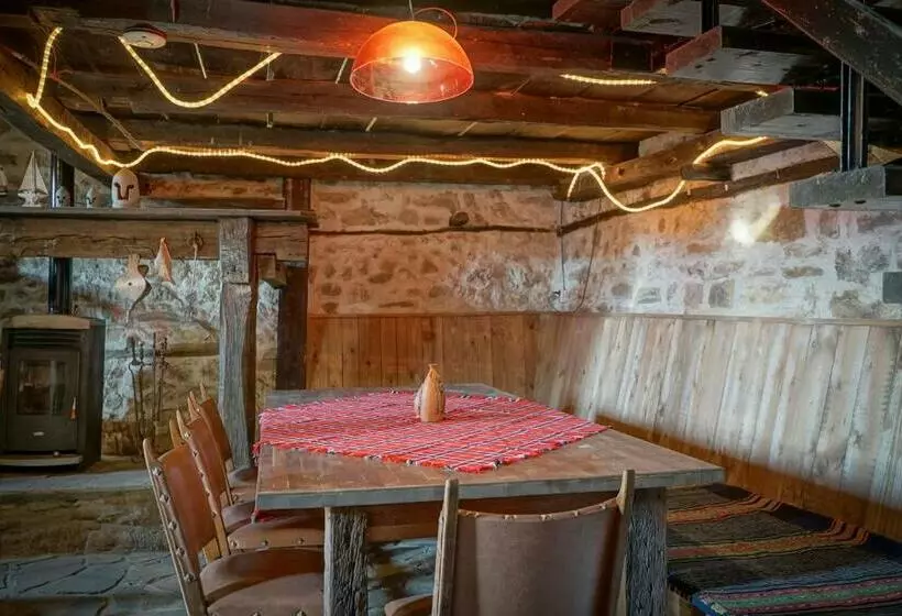 پانسیون Rooster House