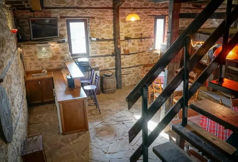 پانسیون Rooster House