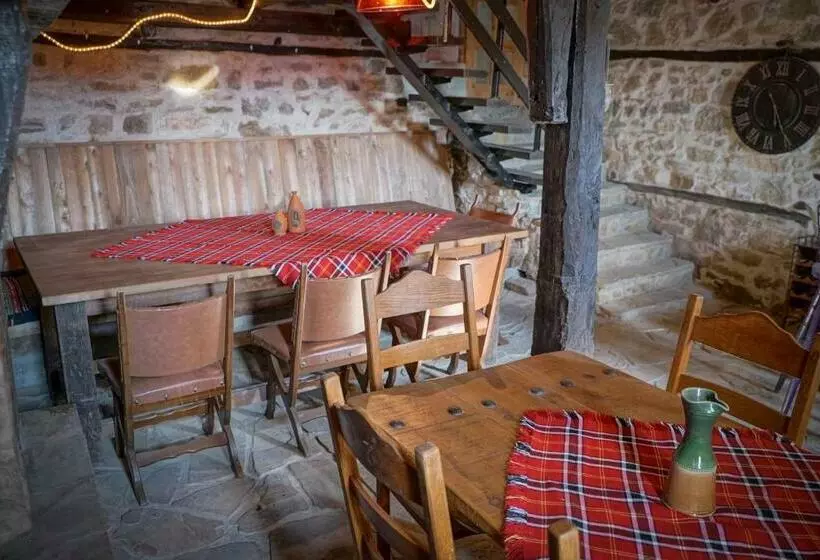 پانسیون Rooster House