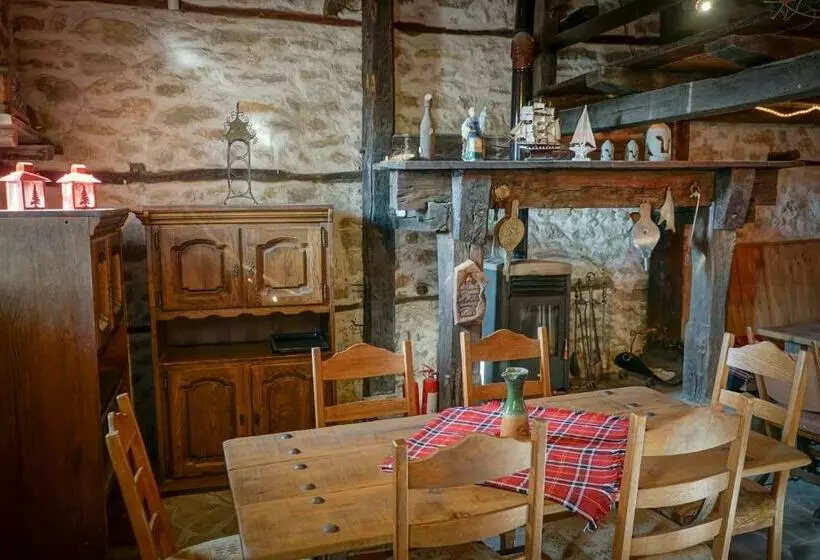 پانسیون Rooster House