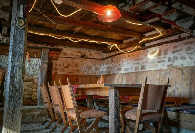 膳宿费 Rooster House