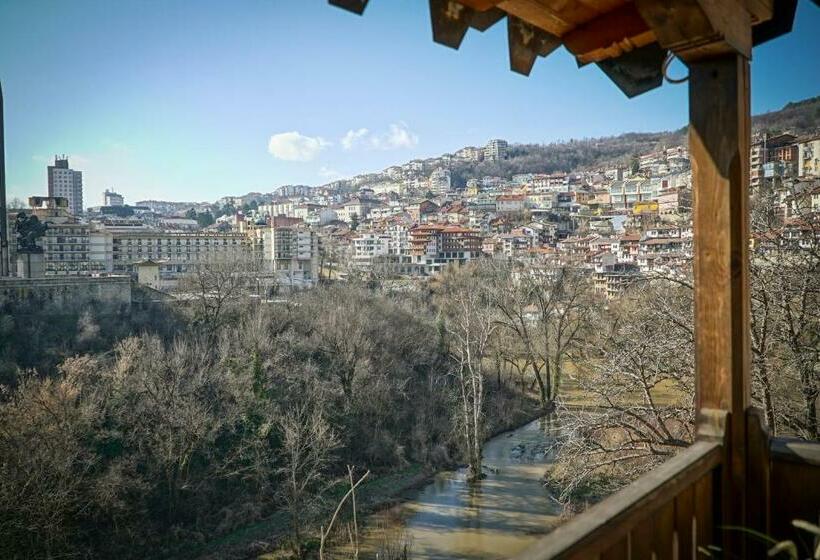 膳宿费 Rooster House