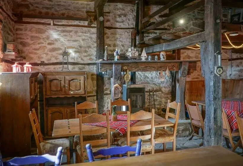 پانسیون Rooster House