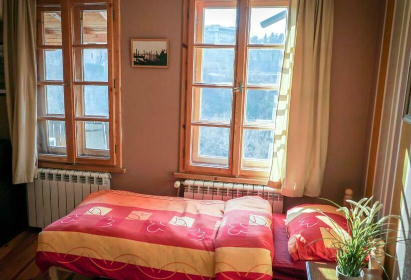 膳宿费 Rooster House