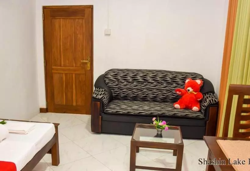 پانسیون Shashin Lake Resort