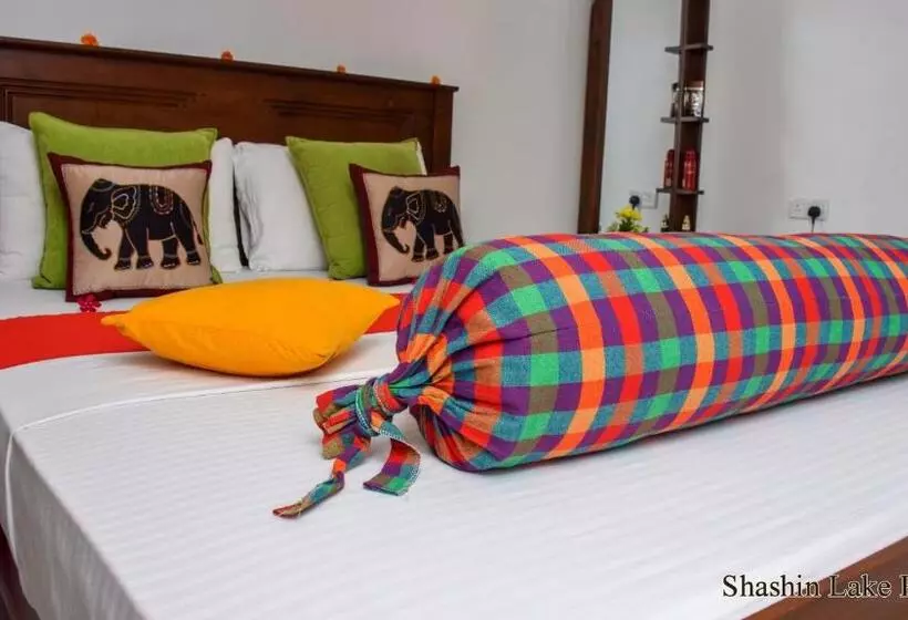 پانسیون Shashin Lake Resort