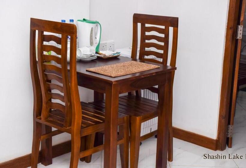 پانسیون Shashin Lake Resort