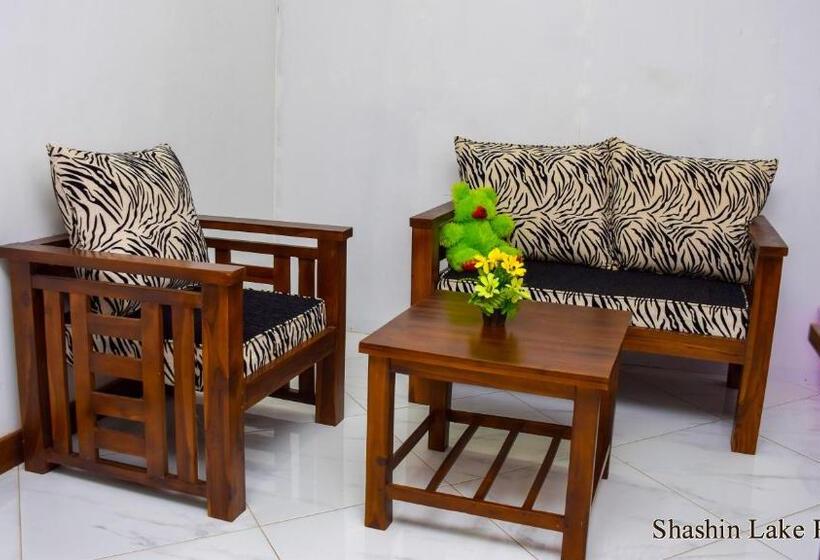 پانسیون Shashin Lake Resort