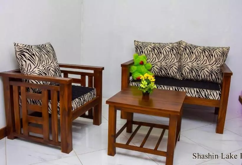 پانسیون Shashin Lake Resort