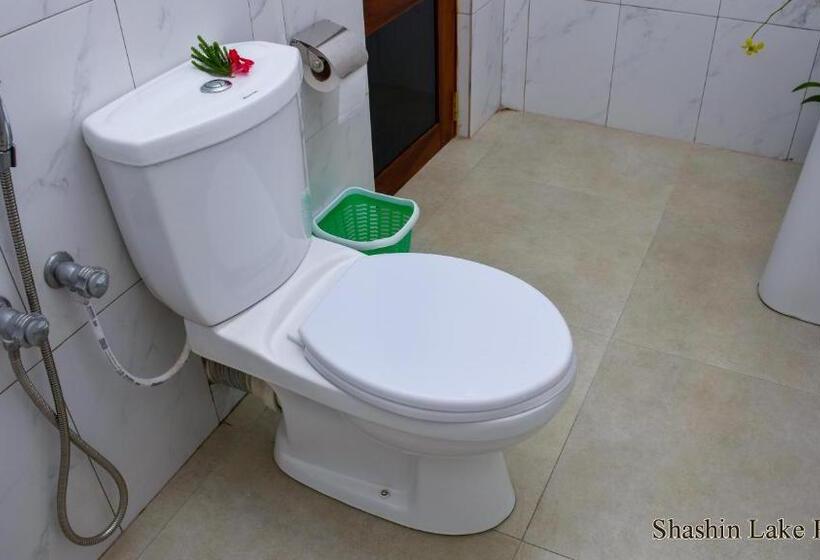 پانسیون Shashin Lake Resort