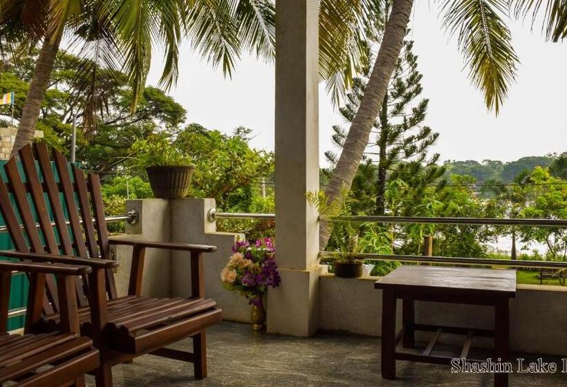 پانسیون Shashin Lake Resort