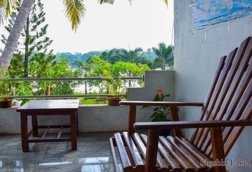 پانسیون Shashin Lake Resort