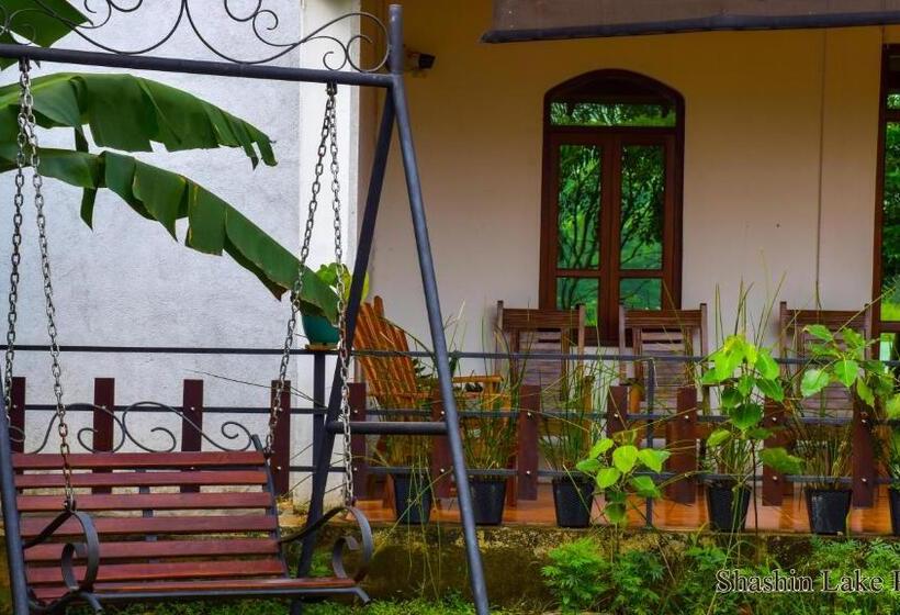 پانسیون Shashin Lake Resort