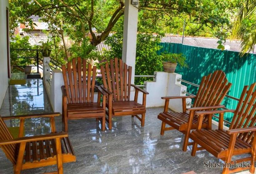 پانسیون Shashin Lake Resort