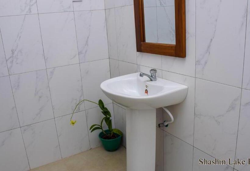 پانسیون Shashin Lake Resort