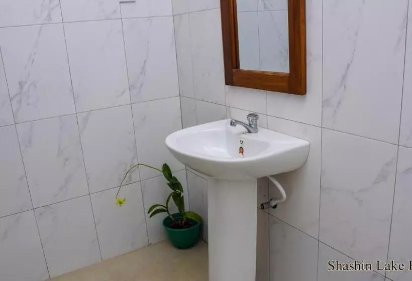 پانسیون Shashin Lake Resort