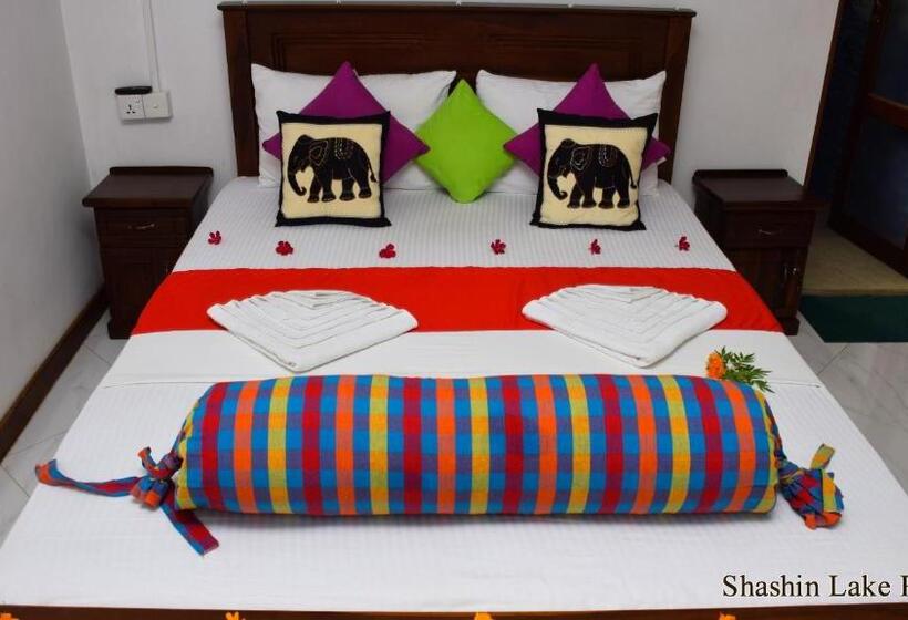 پانسیون Shashin Lake Resort