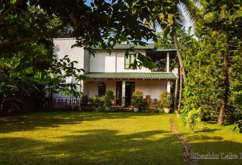 پانسیون Shashin Lake Resort