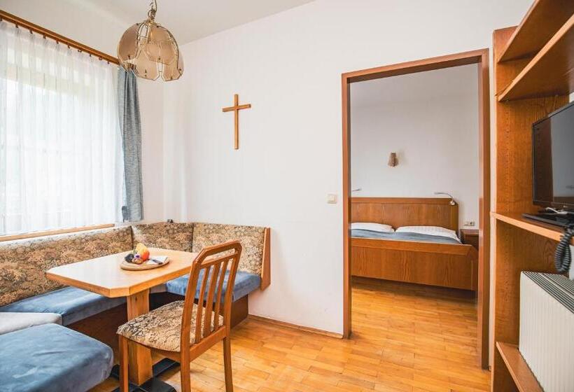 ユースホステル Gasthof Wiesenhofer