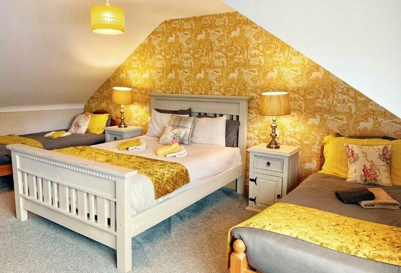 مبيت وإفطار Dulrush Lodge Guest House, Restaurant And Self Catering