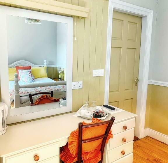 مبيت وإفطار Dulrush Lodge Guest House, Restaurant And Self Catering