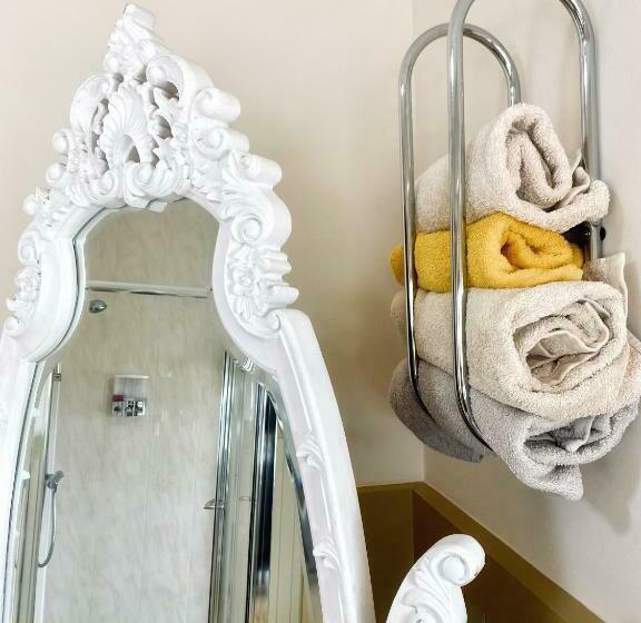 مبيت وإفطار Dulrush Lodge Guest House, Restaurant And Self Catering