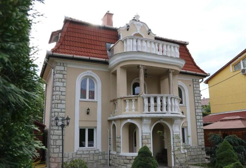 پانسیون Aradi Vendégház