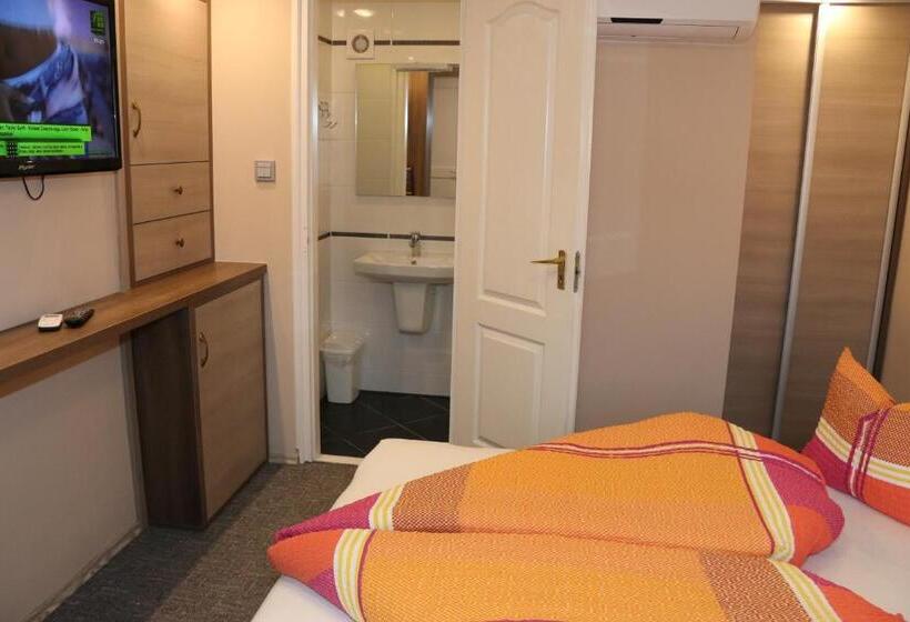 پانسیون Aradi Vendégház