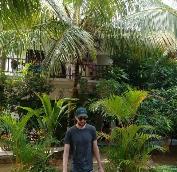 پانسیون Little Sunshine Guest House & Restaurant
