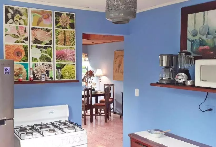 پانسیون Montaña Linda Guest House Orosi