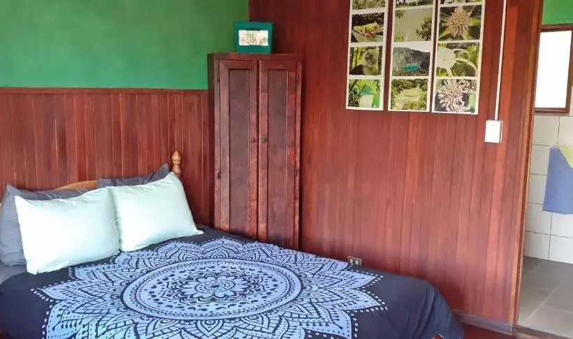 پانسیون Montaña Linda Guest House Orosi