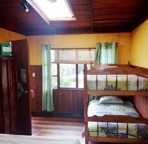 پانسیون Montaña Linda Guest House Orosi