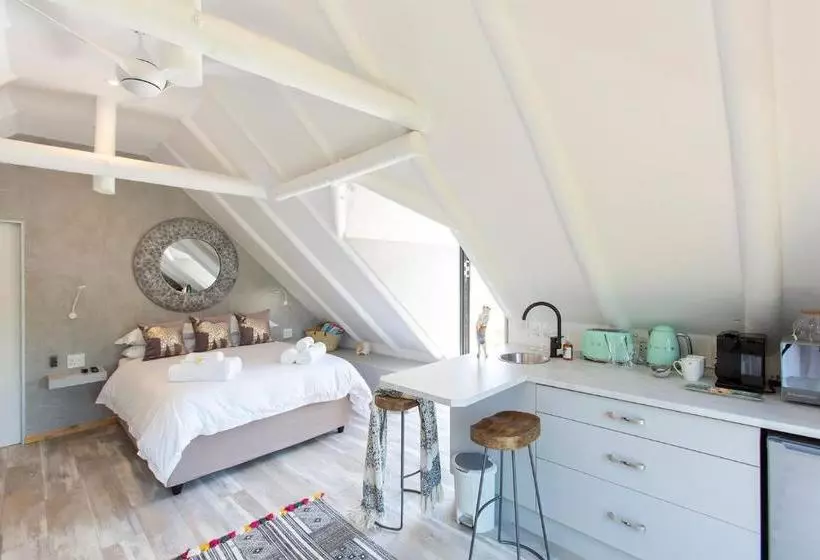 پانسیون Pearl Moon Boutique Suites