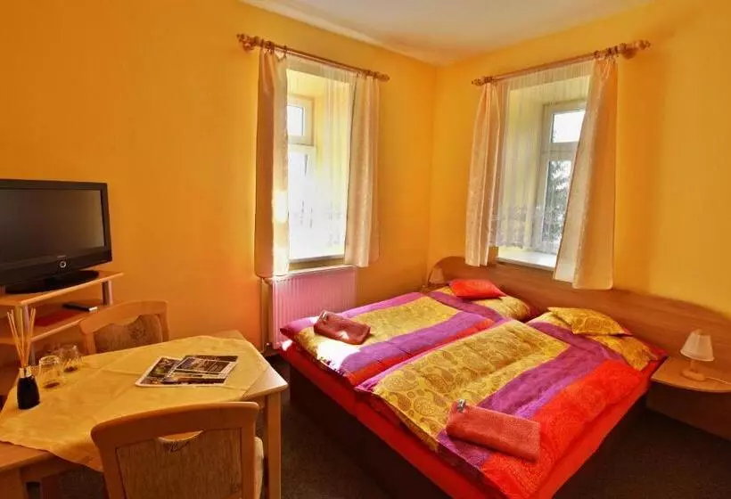 Majatalo Penzion Vyhlídka Janovičky