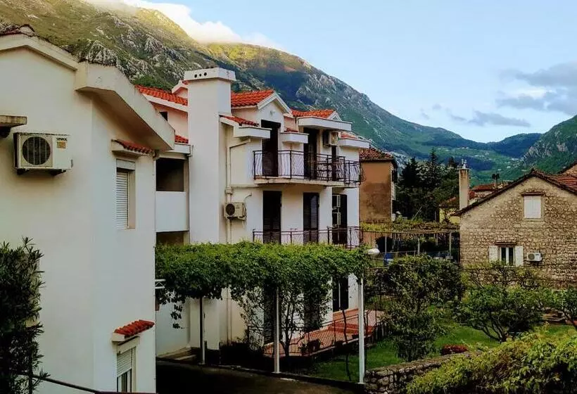 پانسیون Rooms & Apartments Vukasović