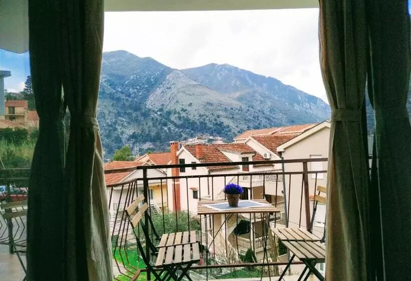 پانسیون Rooms & Apartments Vukasović