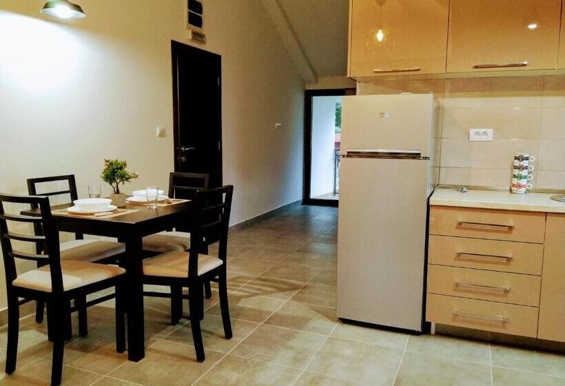 پانسیون Rooms & Apartments Vukasović