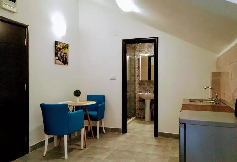 پانسیون Rooms & Apartments Vukasović