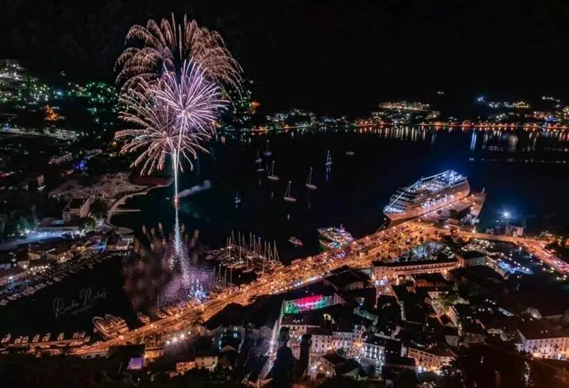 پانسیون Rooms & Apartments Vukasović