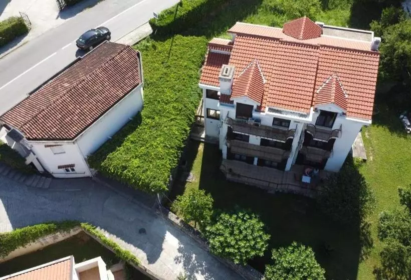 پانسیون Rooms & Apartments Vukasović