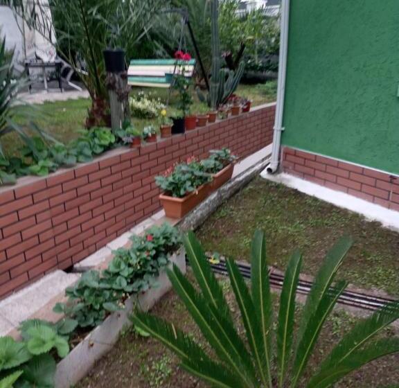 پانسیون Sister's Warm Guest House