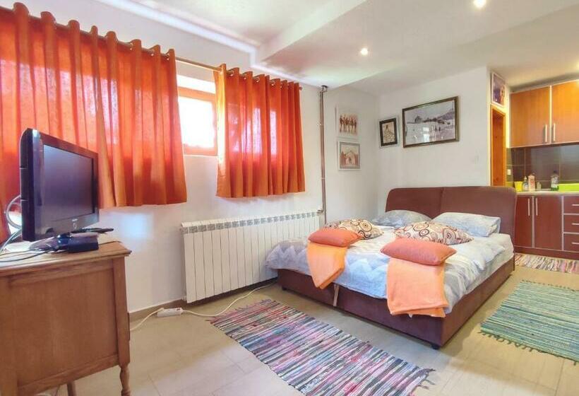 پانسیون Summit Apartment