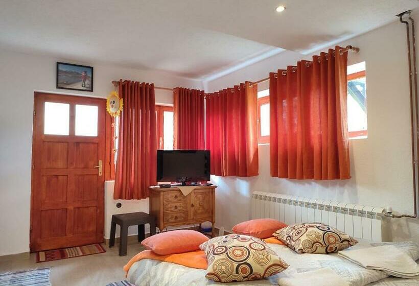 پانسیون Summit Apartment