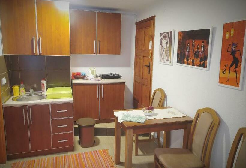 پانسیون Summit Apartment